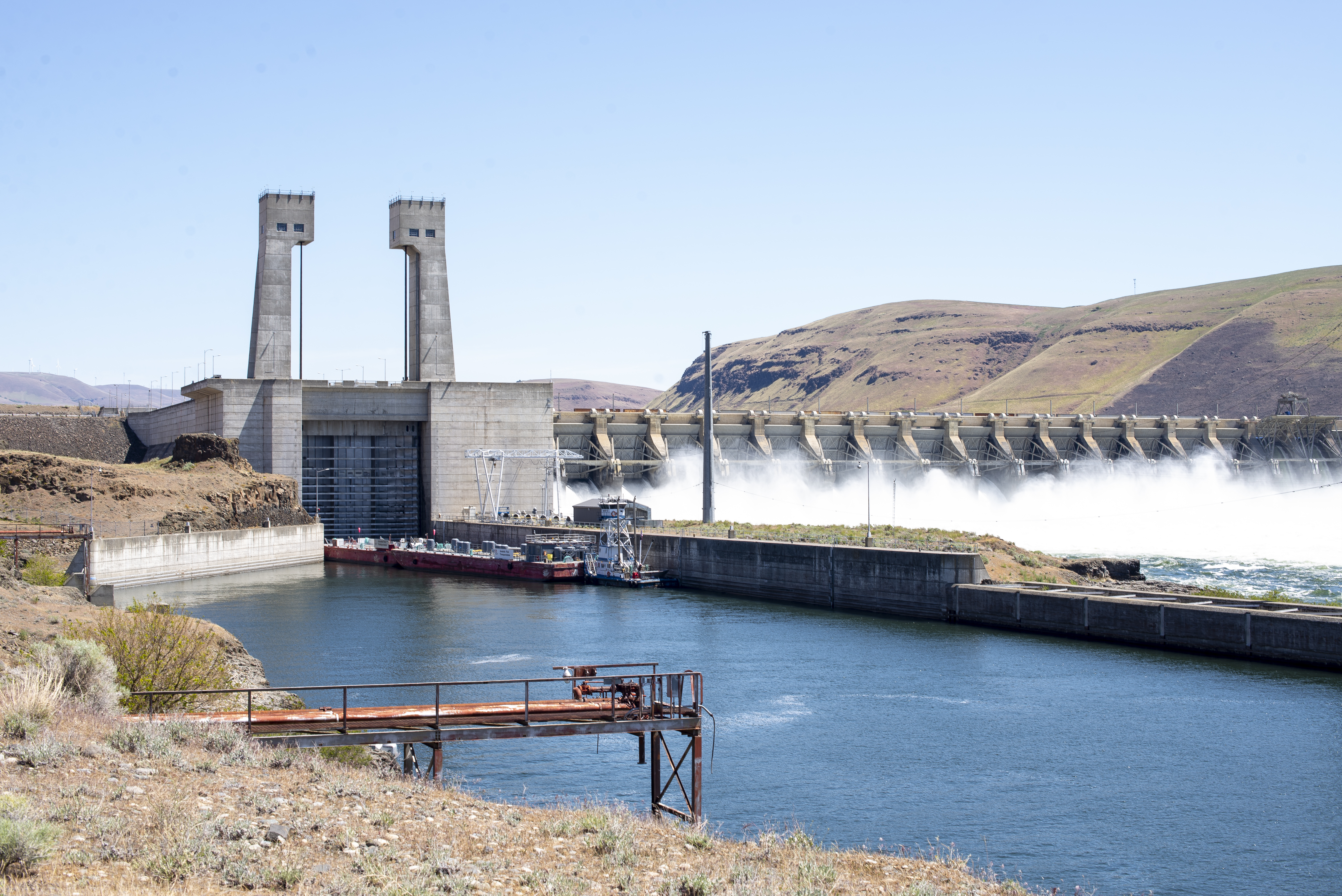 An image of the John Day Dam. 